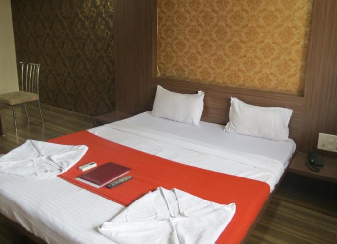 Hotel Vikrant Palace 索拉普 外观 照片